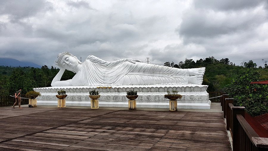 5 Destinasi Wisata Religi Buddha di Indonesia dengan Suasana Tenang dan Damai