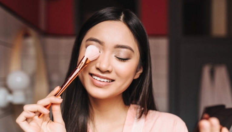 Beauty Hack Makeup agar Hasil Tidak Cracky dan Tetap Flawless di Kulit Kombinasi