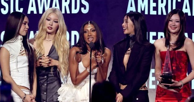 KATSEYE Bersinar di American Music Awards 2026, Bawa Pulang Dua Penghargaan Bergengsi