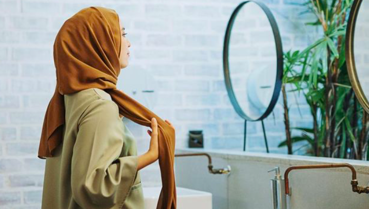 6 Produk Hair Care yang Cocok Dipakai Perempuan Berhijab
