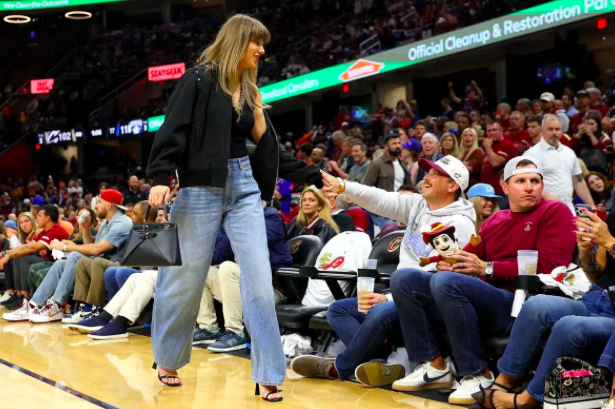 Taylor Swift Jadi Sorotan d...