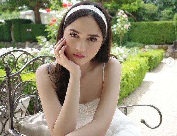Syifa Hadju Diduga Hamil Usai Unggahan El Rumi Viral, Perut Buncit Disorot