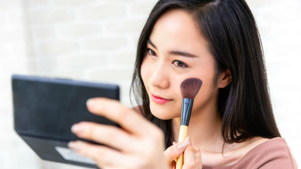 5 Tips Makeup Kilat 5 Menit...