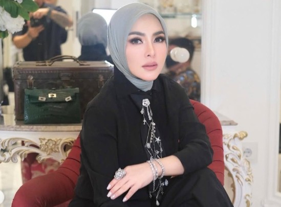 Syahrini Tampil Glamor di F4 Reunion Concert Jakarta, Aksesori Mewahnya Ditaksir Lebih dari Rp44,5 Miliar
