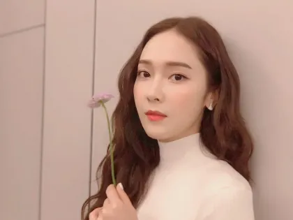 Viral di Bandara Shanghai, Ekspresi Jessica Jung Diduga Tahan Mual Saat Dikerumuni Fans Jadi Sorotan