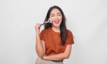 5 Kesalahan Makeup yang Ker...