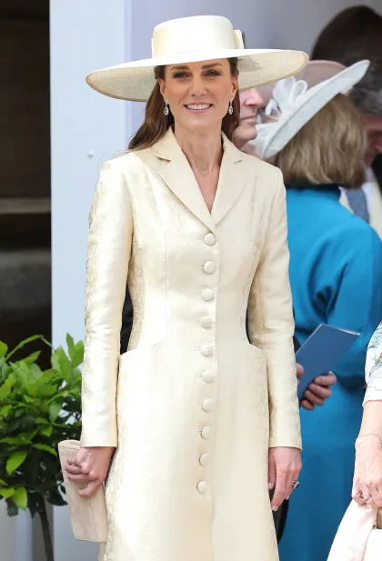 Niatnya Tampil Anggun, Gaya Busana Kate Middleton Malah Disebut Jiplak Ratu Camilla