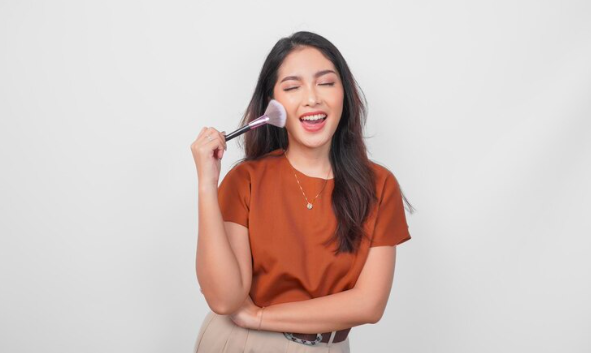 5 Kesalahan Makeup yang Kerap Diabaikan Pemula, dari Melewatkan Primer hingga Salah Pilih Shade