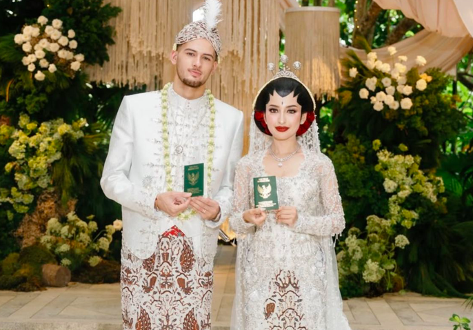 8 Artis Berdarah Campuran yang Tetap Lestarikan Adat Jawa di Hari Pernikahan