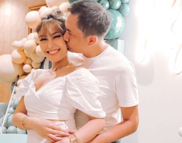 Ayu Dewi Klarifikasi Usai R...