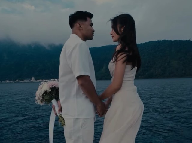 Romantis di Tengah Laut, As...