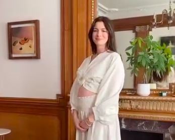 Anne Hathaway Bikin Kejutan...