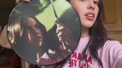 Usai Rilis Album Baru, Olivia Rodrigo Ungkap Kondisi Telinga Kirinya yang Tuli 60 Persen