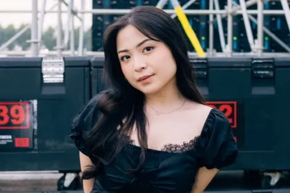 Lirik Lagu Laut Yang Tenang...