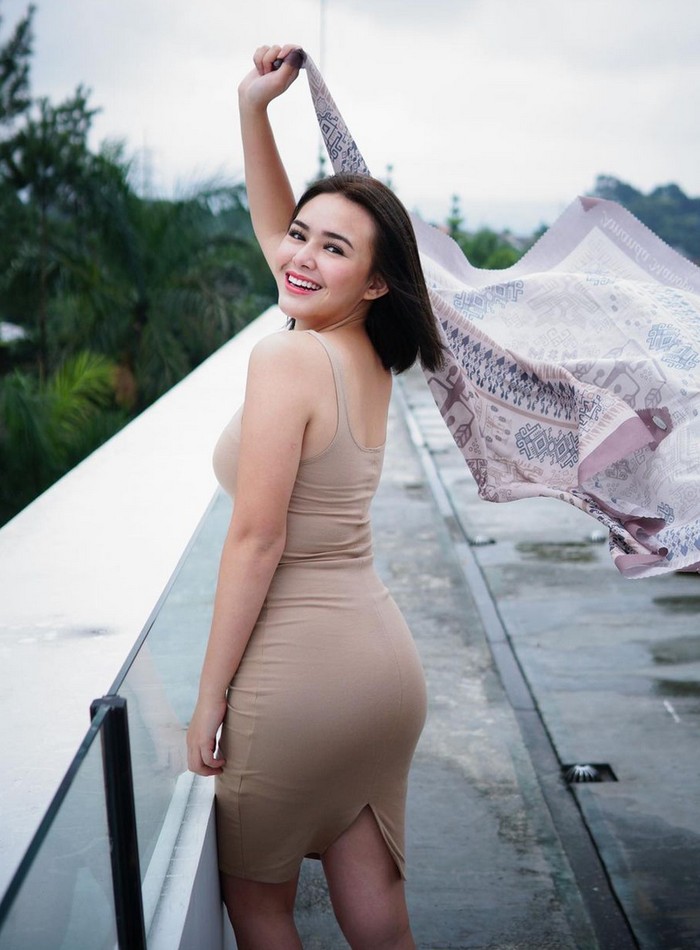 Dua Tahun Diam, Amanda Mano...