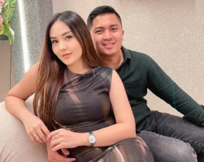 Influencer Sarah Gibson Kem...