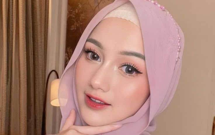 Mau Makeup Natural Seharian? 7 Langkah Ini Wajib Kamu Coba