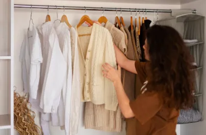 Sering Bilang 'Nggak Punya Baju'? Mungkin Lemarimu Belum Ditata dengan Cara Ini