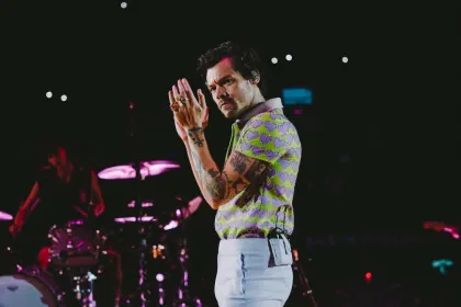 Tak Hadiri Pernikahan Taylor Swift, Harry Styles Diduga 'Kenang' Sang Mantan Lewat Lagu Ini