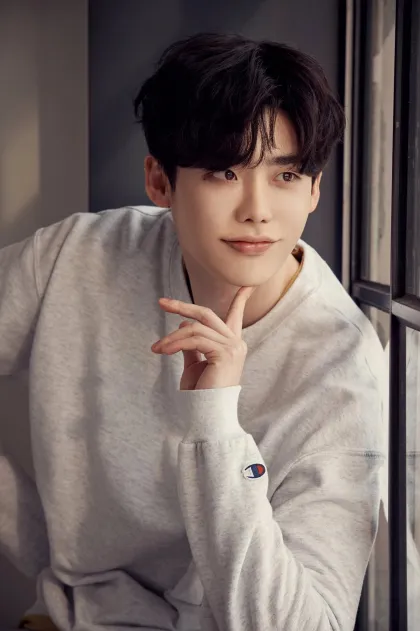 Liburan di Bali, Lee Jong Suk Malah Tampil Kayak Turis Lokal