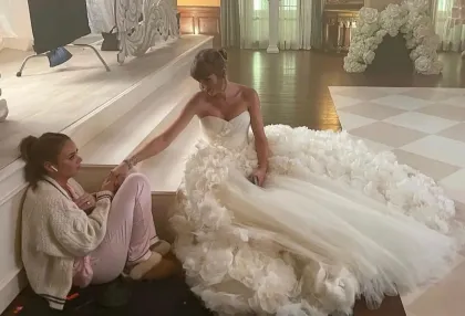 Gaun Pengantin Taylor Swift...