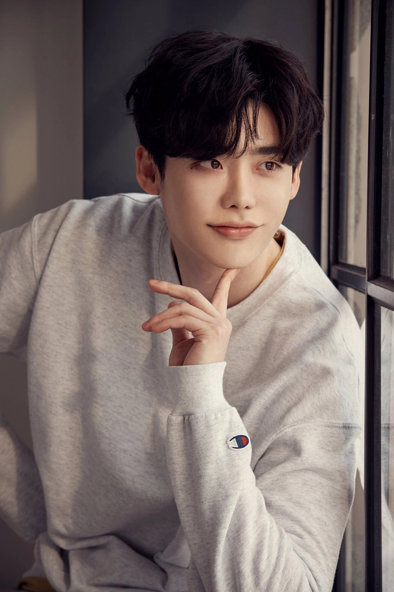 Liburan di Bali, Lee Jong Suk Malah Tampil Kayak Turis Lokal