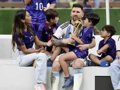 Bikin Iri Netizen! Kisah Manis 6 Pemain Bola Dunia yang Setia Setengah Mati dengan Pasangannya