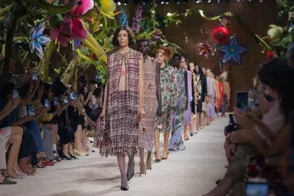 Chanel Haute Couture Fall Winter 2026-2027, Matthieu Blazy Sulap Dongeng Coco Chanel Jadi Koleksi Paling Memukau di Paris