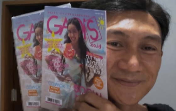 Anji Tunjukkan Rasa Bangga pada Leticia, Borong Dua Edisi Majalah GADIS Sekaligus