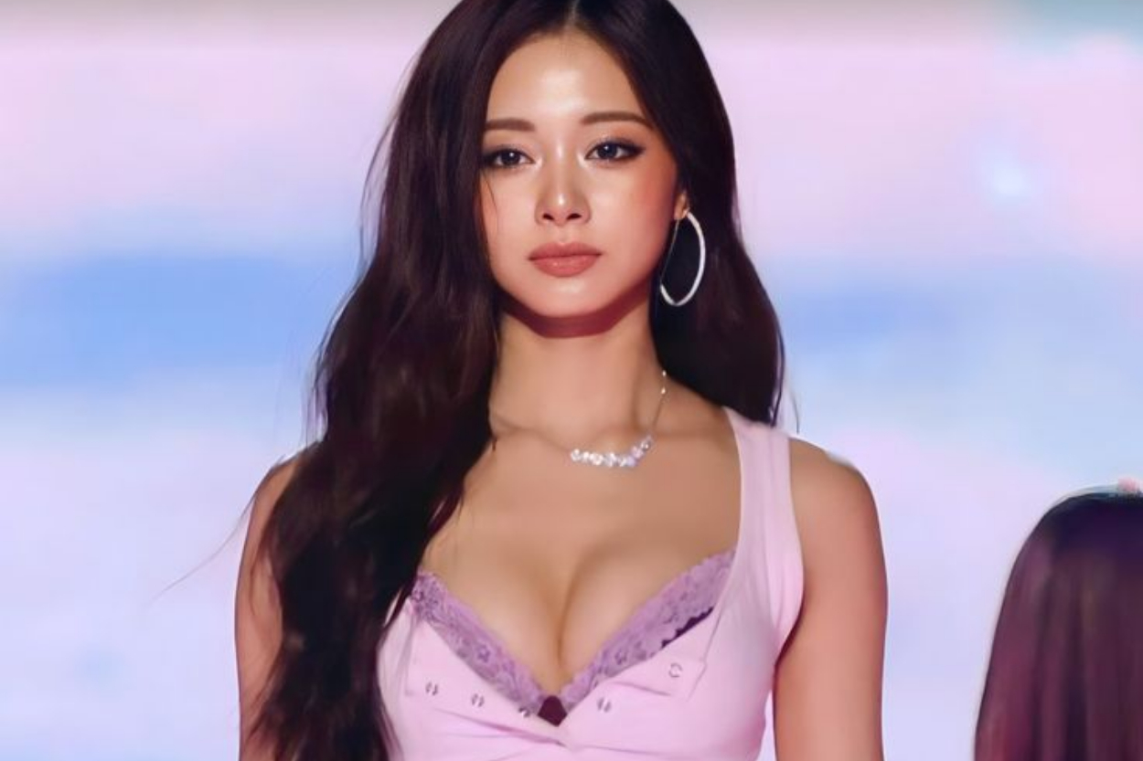 Fakta Tzuyu TWICE Tinggalka...