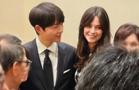 Song Joong Ki dan Katy Loui...