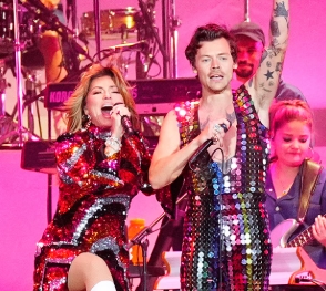 Shania Twain Mengaku Menyes...