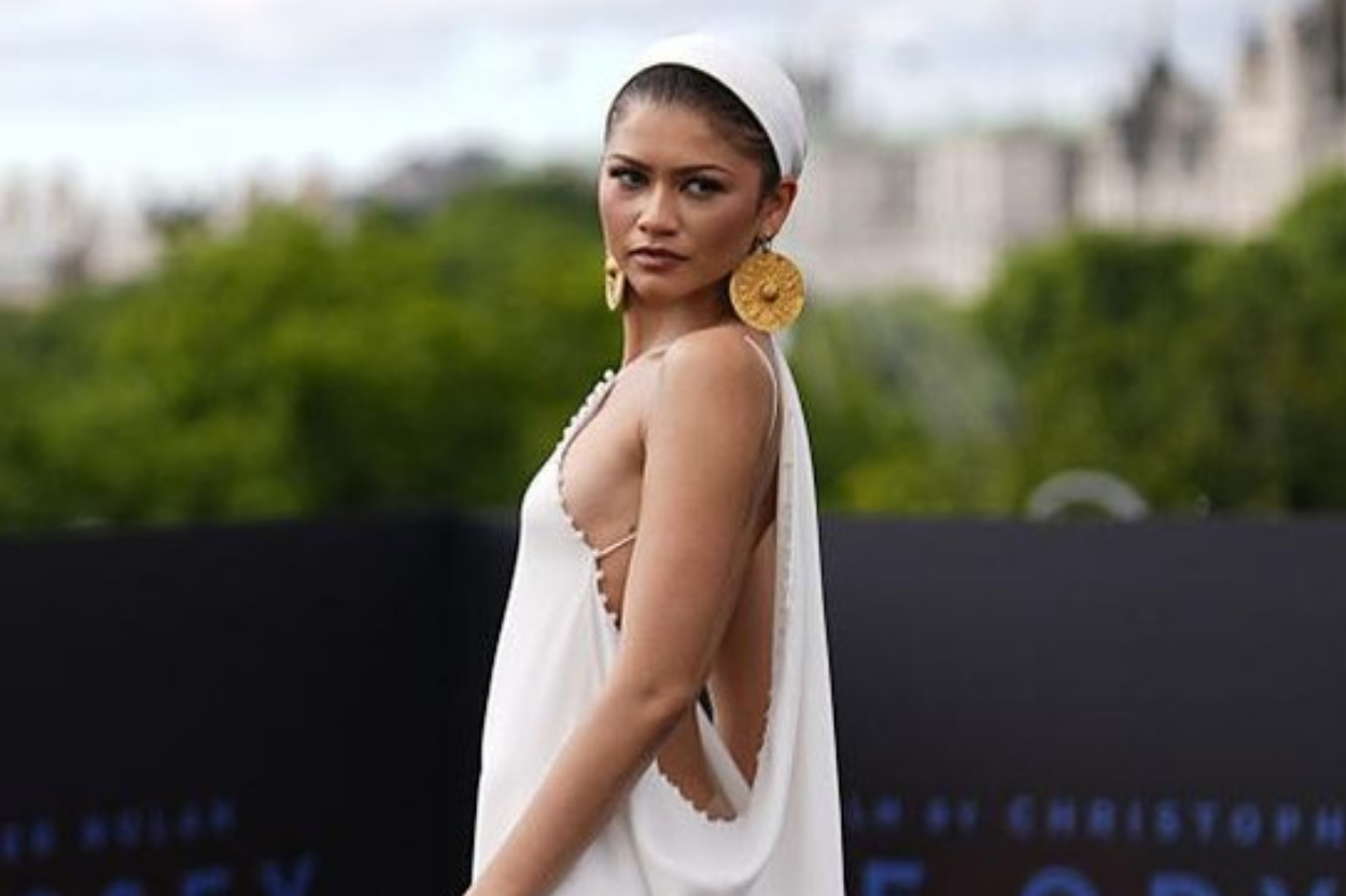 Anting Kuno Zendaya di Tur ...