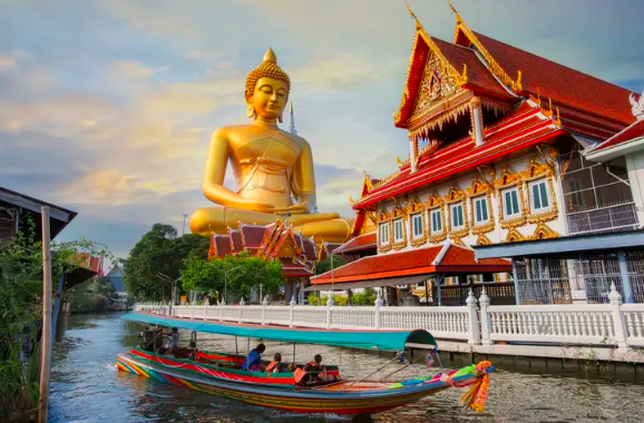 7 Destinasi Wisata Thailand Paling Cocok untuk Solo Traveler Perempuan, Aman dan Instagramable