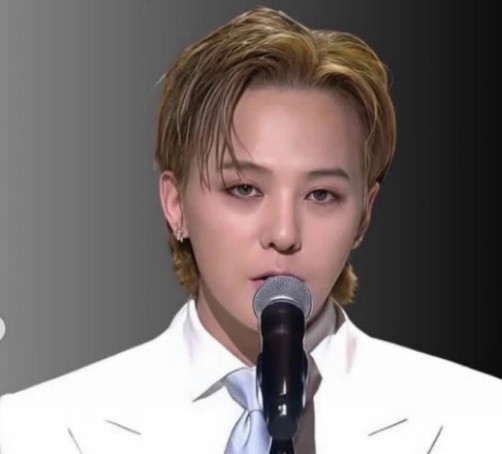 G-Dragon Tampil Memukau di ...