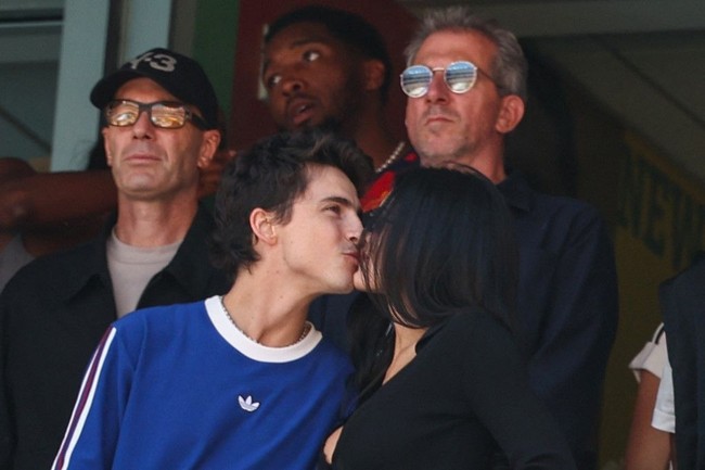 Kylie Jenner dan Timothee C...
