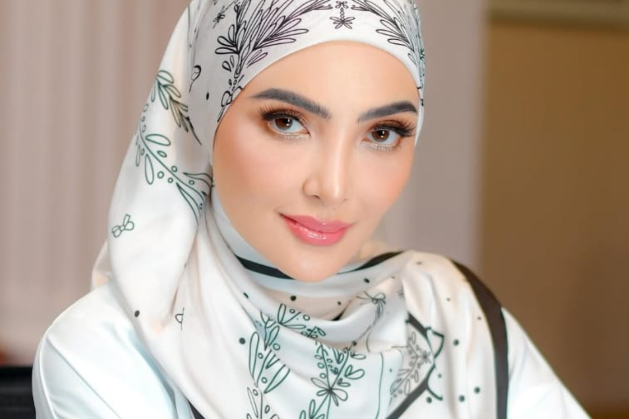 Mantap Berhijab Usai Pulang...