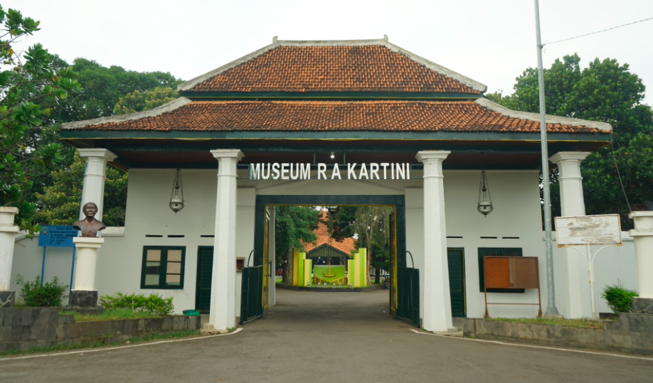 Rayakan Hari Kebaya Nasiona...
