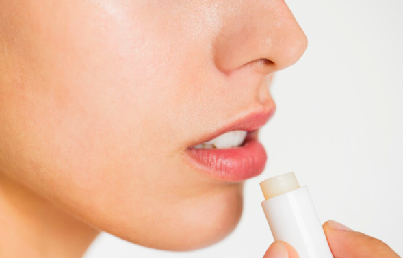 Rekomendasi 10 Lip Balm Terbaik agar Bibir Tetap Lembap dan Sehat