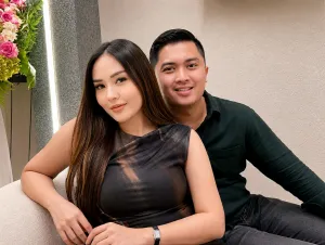 Diska Resha Minta Balikan usai Ketahuan Selingkuh, Buket Bunga untuk Sarah Gibson Berakhir di Tong Sampah