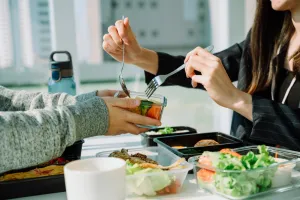  Ini Waktu Ideal Jam Makan Siang Terbaik untuk Diet Menurut Pakar Gizi