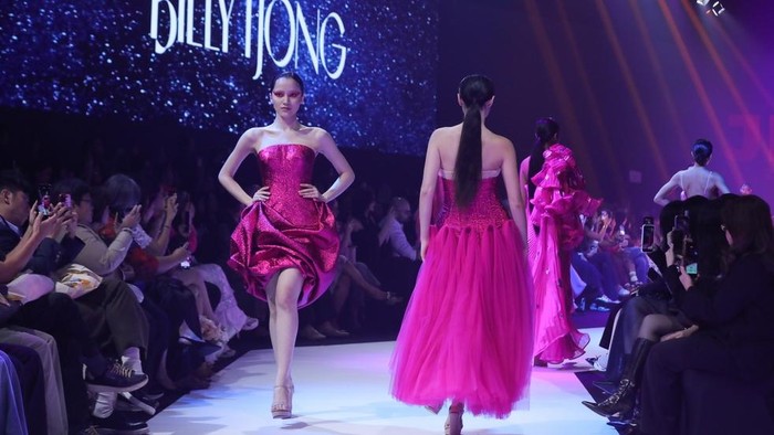 Billy Tjong Comeback Spektakuler Lewat Koleksi Fuchsia, Sukses Mencuri Sorotan JF3 2026