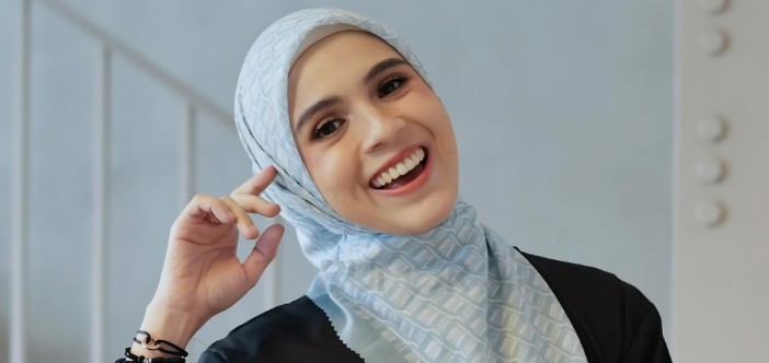 Nycta Gina Jadi Sorotan, Di...