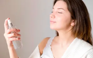 5 Face Mist Terbaik untuk C...