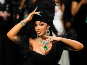 Cardi B Blak-blakan Soal Operasi Bokong: Demi Tubuh Proporsional, Ini Pengakuannya!