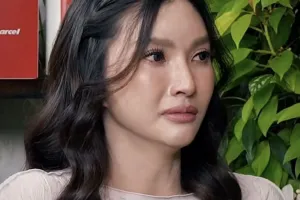 Gaya Sarwendah Tampil Serba...