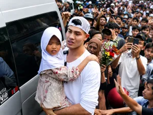 Aisar Khaled Sambangi Keluarga Satpam Sumarna, Dituding Pansos Usai Pajang Wajahnya di Momen Duka
