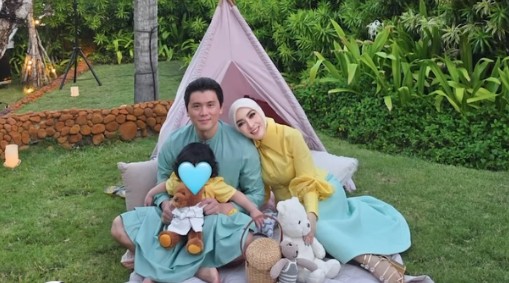 Digelar Secara Privat, Intip Momen Hangat Syahrini dan Reino Barack Rayakan Ulang Tahun Ke-2 Princess R 