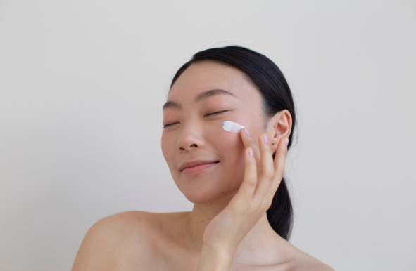 7 Sunscreen untuk Kulit Ber...