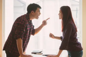 Wanita Nekat Lompat dari La...
